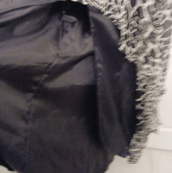 Beautiful Silk Gown. - Picture 12 of 16